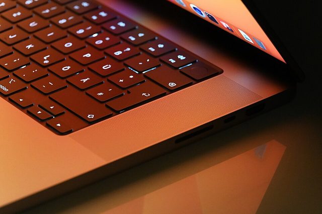 Apple M2 Max 96GB