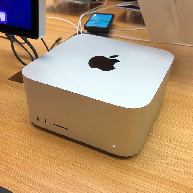 Apple M2 Ultra 64GB