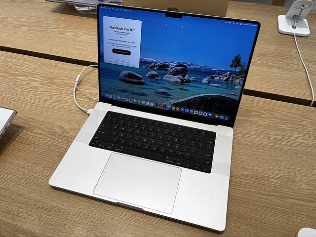 Apple M4 Max 128GB